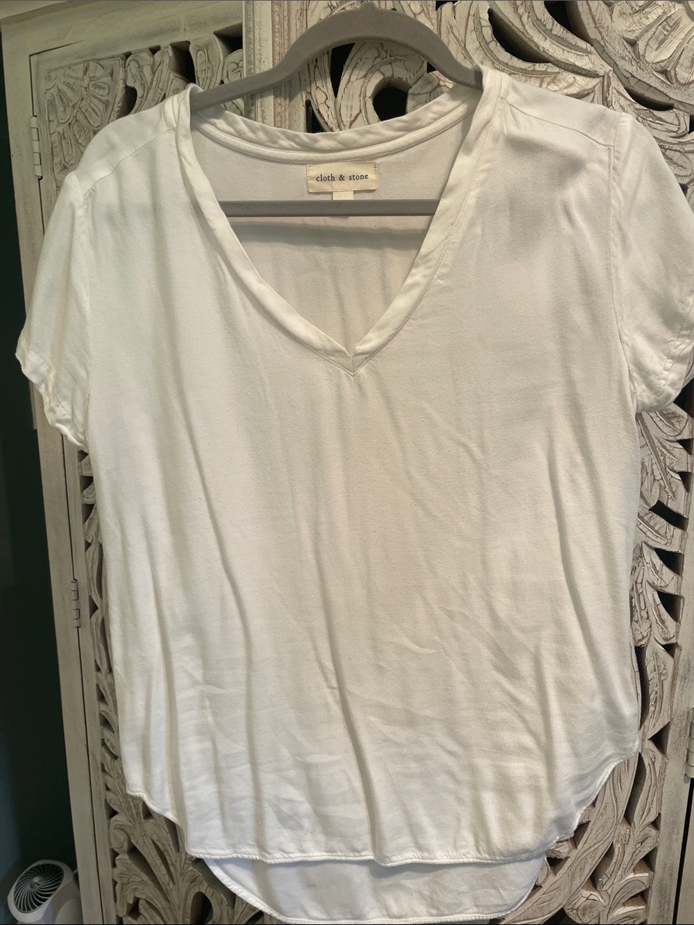 cloth & stone Classic White V-Neck Short Sleeve Tee